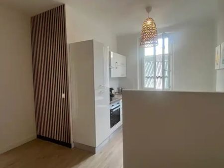 location appartement 4 pièces 64m2 marseille 2eme (13002) - 1670 € - surface privée
