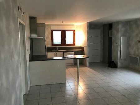 location appartement  m² t-3 à saint-martin-de-crau  958 €