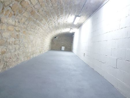 cave/réserve - 30 m²-très saine –75009 rue de provence – quartier drouot