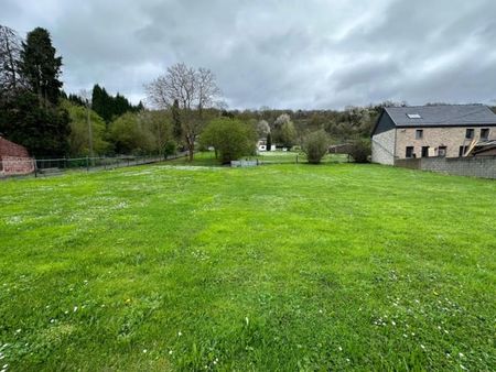 terrain à bâtir de plus ou moins 1.100m².