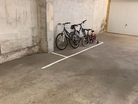 parking 2 roues quartier des capucins
