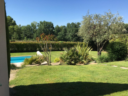 provence - vaucluse: handzame woning met zwembad en prachtige tuin van 1.200 m² met open u