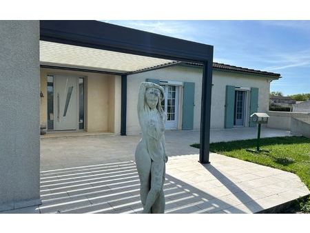 maison paillé m² t-8 à vendre  490 000 €