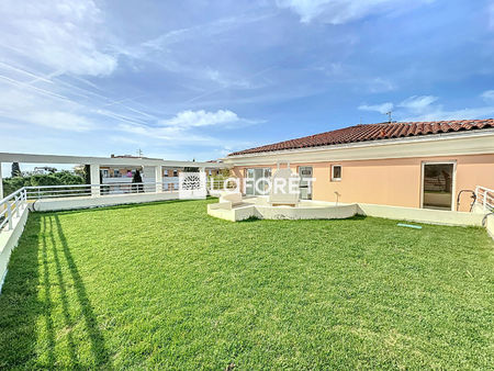 villa sur toit - 4 pièces 84 m2 - 3 terrasses 120 m² - piscine - cannes 06150