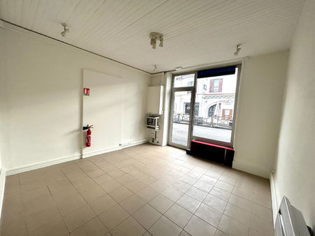 a louer local commercial / professionnel - 3 pieces - wc independant - dax - rue passante