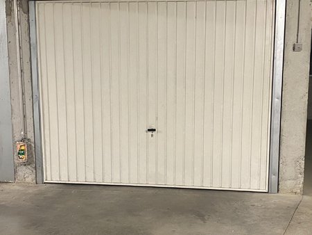 garage dans résidence fermée