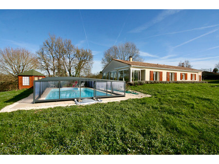 maison plain-pied de 3 chambres avec piscine et grand jardin  petite maison séparée à côté