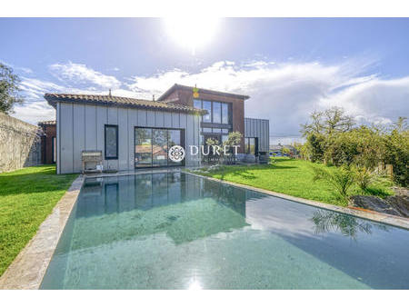 vente maison piscine à montaigu (85600) : à vendre piscine / 258m² montaigu