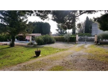 villa plain pied avec jardin et piscine