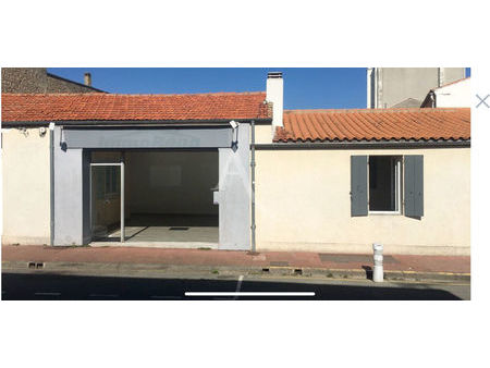 local commercial rochefort 44 m2