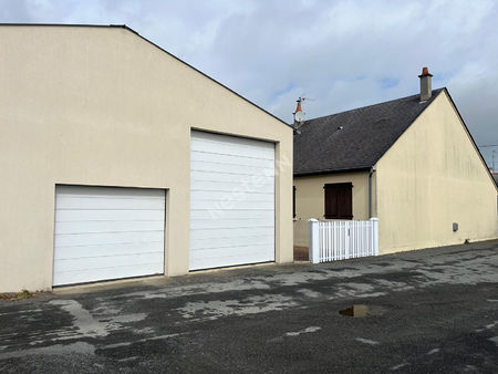 maison de plain pied avec deux grands garages - d5626