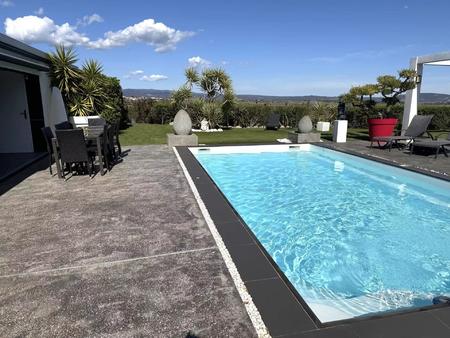 maison contemporaine avec jardin  piscine et vue imprenable dans la campagne du minervois