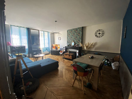 appartement 3 chambres  grand séjour parquet chêne  sh 101 m2
