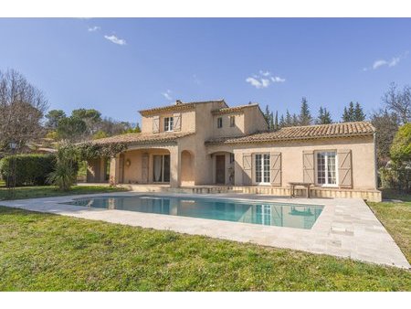 provence - var: ruime  provençaalse villa (vijf slaapkamers  drie badkamers) met mooi moza
