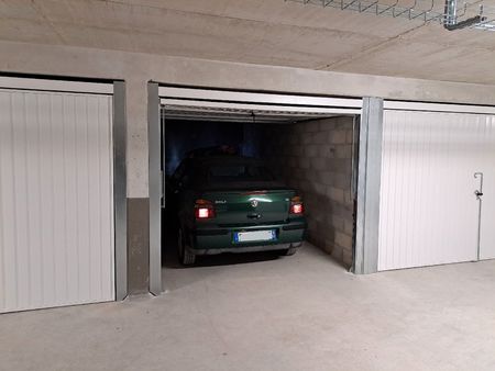 garage box fermé 13.70m2 saint-cyr-sur-mer