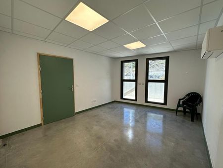 bureau 16 m²