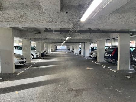 a vendre urgent place de parking