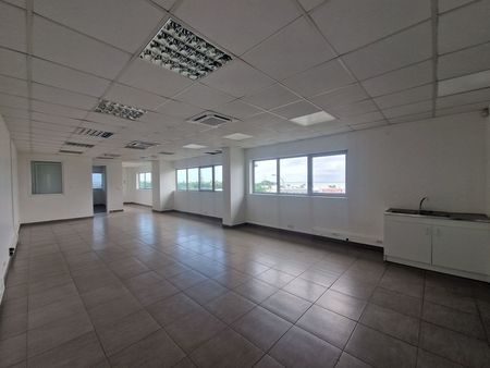 bureaux 120 m² baie-mahault