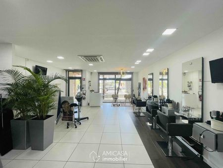 salon de coiffure 61 m² saint gilles les bains