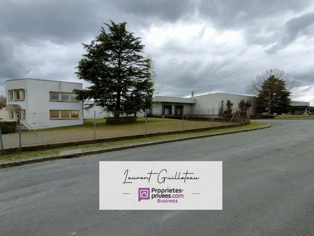 en vente entrepôt 8 800 m² – 1 850 000 € |les herbiers