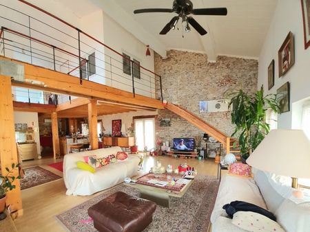 appartement loft de plus de 160 m² et terrasse dans maison de village llupia 239000