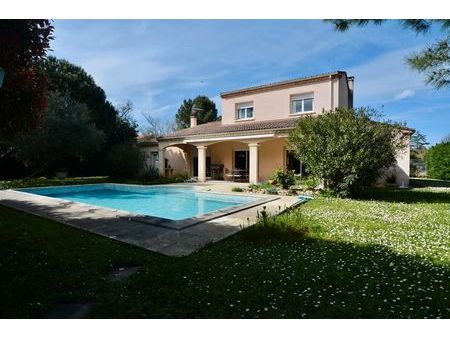 charmante villa de 150m2  quartier résidentiel  au calme  jardin  piscine