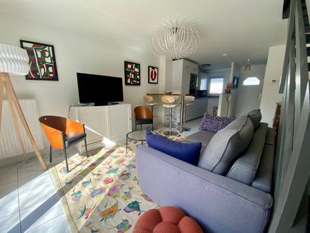 maison séné 51 m² t-3 à vendre  269 900 €