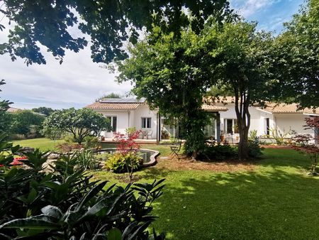 villa de plain-pied de 163 m2 avec beau jardin et garage