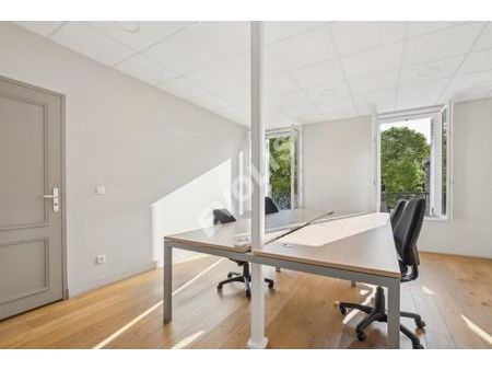 bureau 65 m²