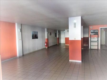 local commercial 208 m²