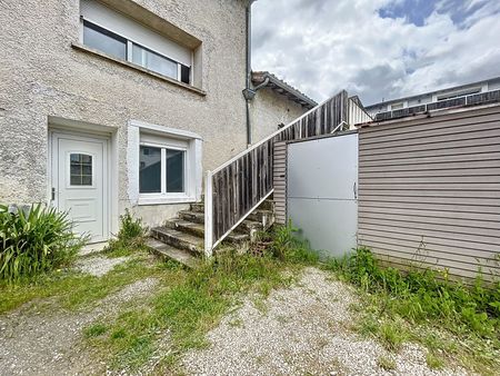 t4 en duplex avec terrasse + 2 places de stationnements