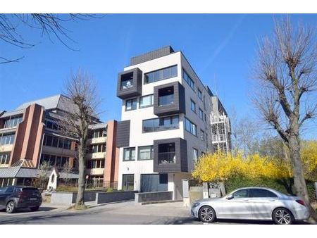 penthouse de +/-135m² - 2ch + terrasse +/-65m² + garage!!