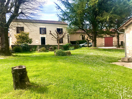 ancienne propriété agricole  résidence de plaisance avec parc et bâtiments annexes dans vi