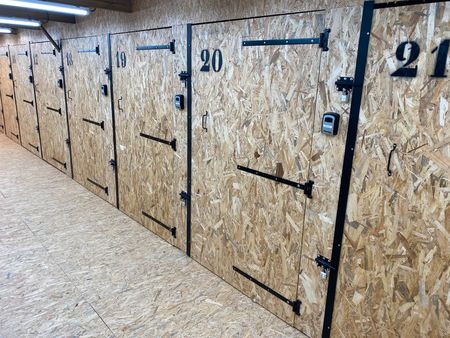box garage stockage 5 m2 / 11 m3 sécurisé