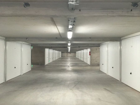 location parking 13m2 marseille 6eme (13006) - 140 € - surface privée