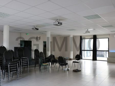 location locaux professionnels 4 pièces 205 m²