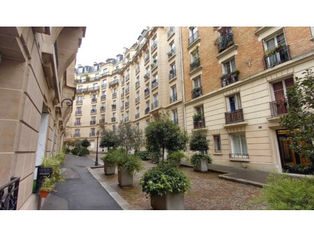appartement de prestige en vente à paris 18e : villa montcalm  un très bel immeuble ancien