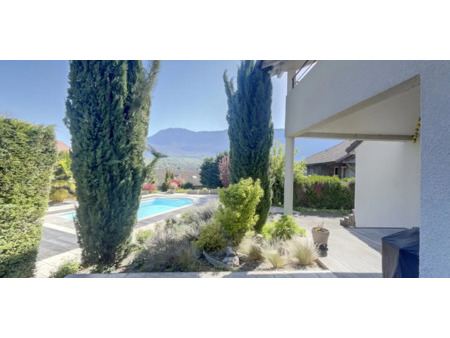 villa avec piscine et terrasse tresserve (73)