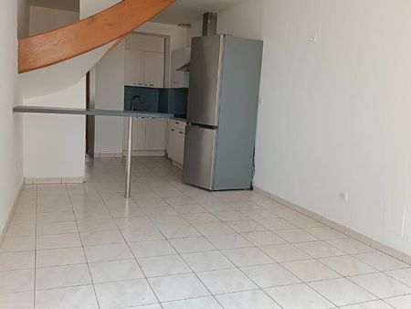 location maison  64 m² t-3 à vermenton  580 €