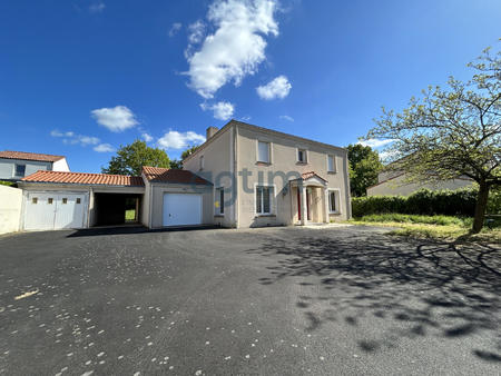vente maison à montaigu-vendée (85600) : à vendre / 200m² montaigu-vendée