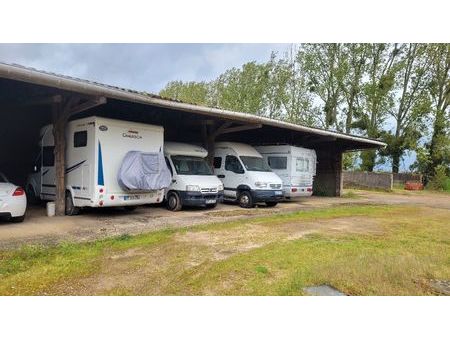 emplacement couvert hivervage camping-cars