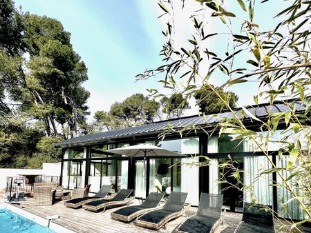villa d'architecte de 300 m2 à vendre à 10 minutes d arles