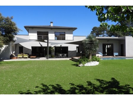 acanthe immobilier vous invite à découvrir cette villa contemporaine de 240 m² de surface 