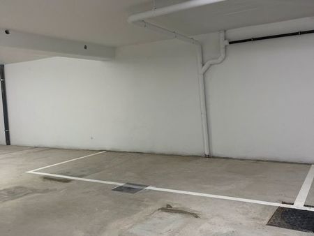 place de parking en sous-sol à la varenne st hilaire