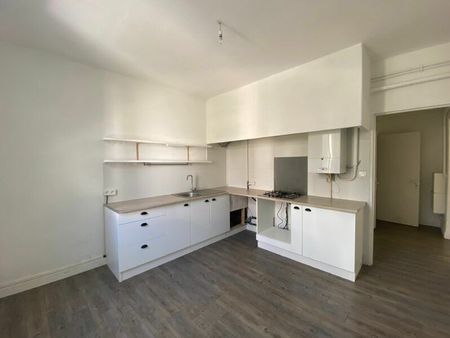 location appartement  73 m² t-3 à castres  690 €