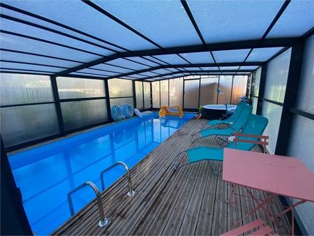 loft meublé et moderne avec piscine couverte