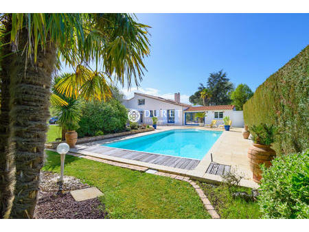 vente maison piscine à landeronde (85150) : à vendre piscine / 237m² landeronde
