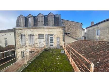 vente immeuble à barbezieux-saint-hilaire (16300) : à vendre / 500m² barbezieux-saint-hila