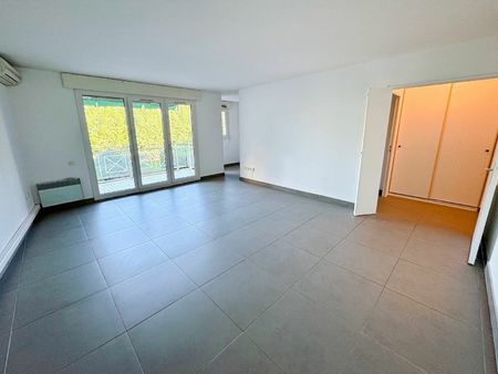 appartement hyères 66.57 m² t-2 à vendre  245 000 €
