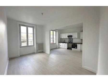 location appartement 5 pièces 92 m² latillé (86190)
